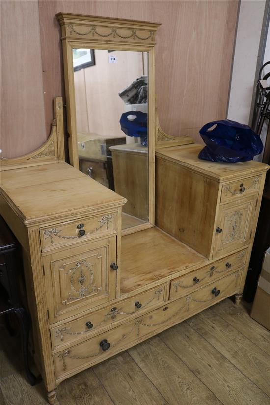 An Edwardian pine dressing table W.121cm